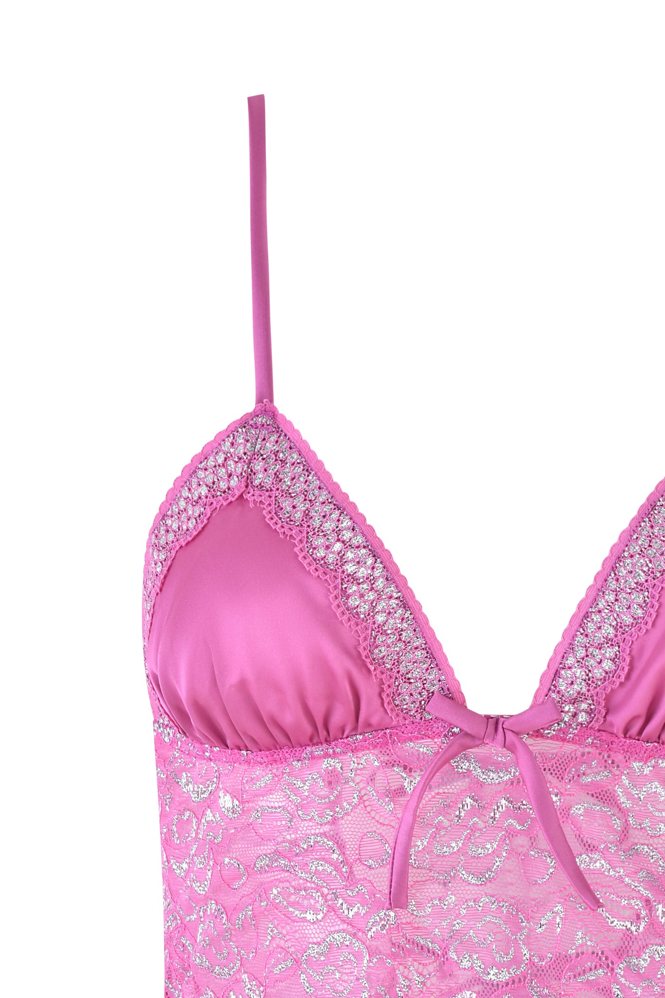 The LOLO METALLIC SET from I.AM.GIA features a close-up of a pink lace camisole with adjustable straps and a central bow. The upper section is adorned with magenta metallic floral lace, adding an elegant touch to this delicate piece.