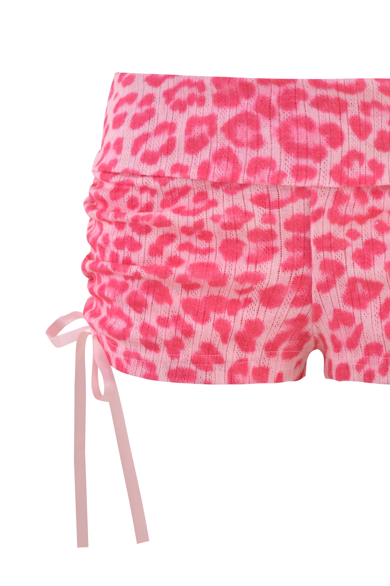 The I.AM.GIA Mia Short - Pink in Pink Leopard boasts a low-rise waist and showcases an eye-catching pink leopard print. The playful side ruching and tied ribbons enhance the trendy design of these shorts.
